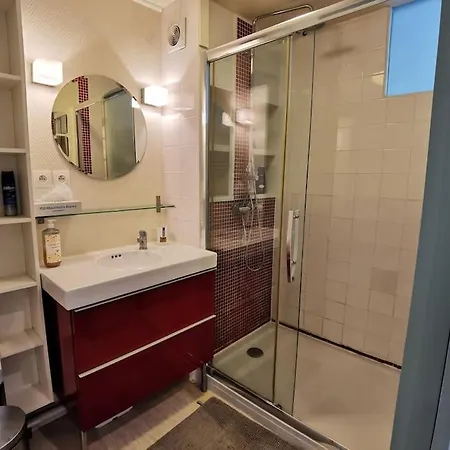 Appartement 4 Personnes Equipe En Centre-ville *