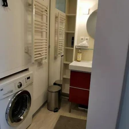 4 Personnes Equipe En Centre-ville Appartement