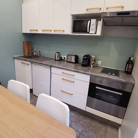 4 Personnes Equipe En Centre-ville Appartement